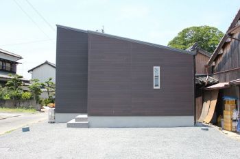 唐津市浜玉町浜崎 唐津浜玉中学校西１ シックなデザインの平屋 和室がありコンパクトな間取りです アルファベットちんたい ばいばい 戸建住宅専門サイト 佐賀県武雄 伊万里 鹿島 長崎県の新築一戸建てと 鹿児島県 宮崎県 大分県の中古情報